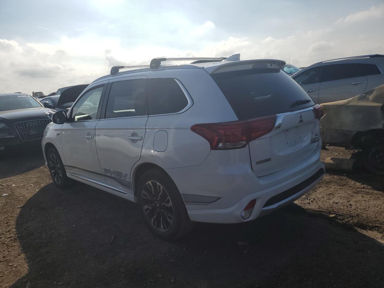 MITSUBISHI OUTLANDER SE
