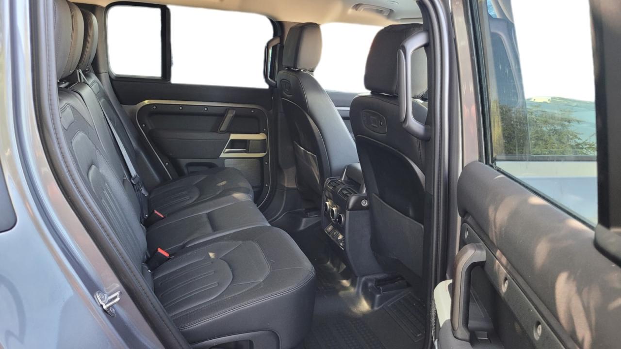 LAND ROVER DEFENDER 110 X-DYNAMIC SE