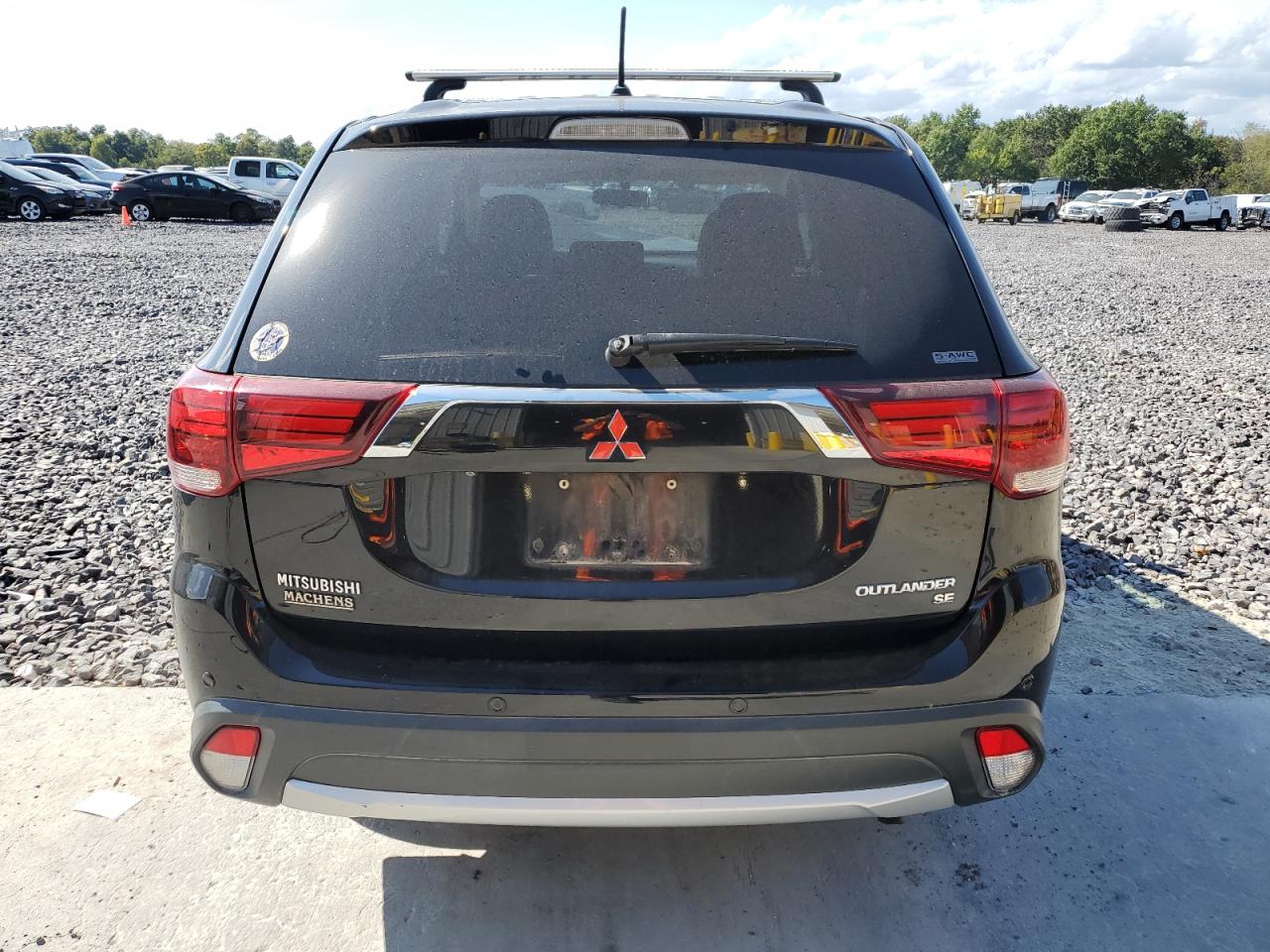 MITSUBISHI OUTLANDER SE