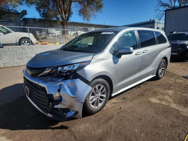 Global Auto Auctions: 2022 TOYOTA SIENNA LE