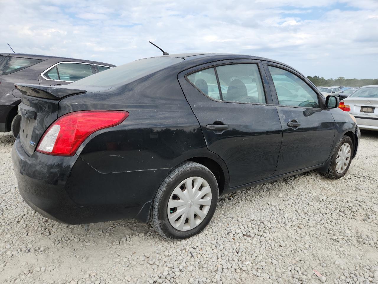 NISSAN VERSA S