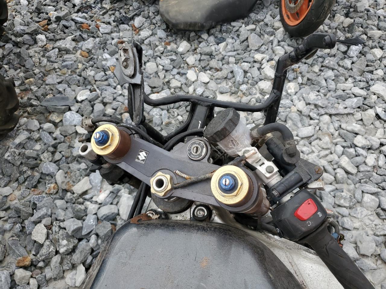 Lot #3305400313 2001 SUZUKI GSX-R1000