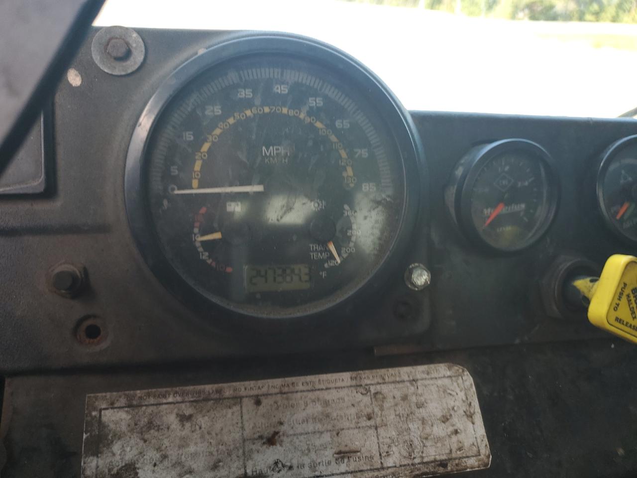 Lot #3315998090 2015 MACK 600 LEU600