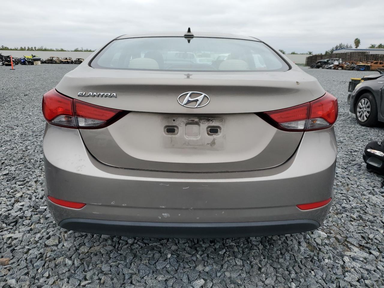 HYUNDAI ELANTRA SE