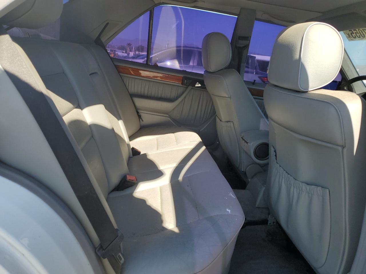 Lot #3270927416 1995 MERCEDES-BENZ E 320 BASE