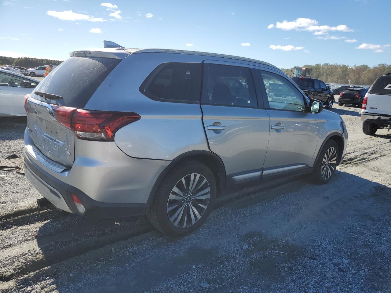 MITSUBISHI OUTLANDER ES