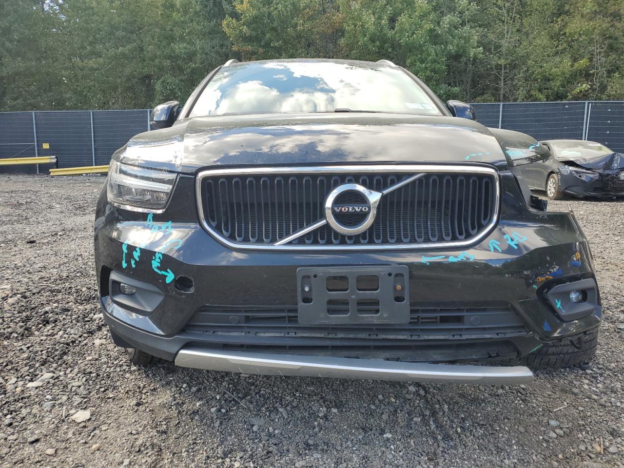 VOLVO XC40 T5 MOMENTUM