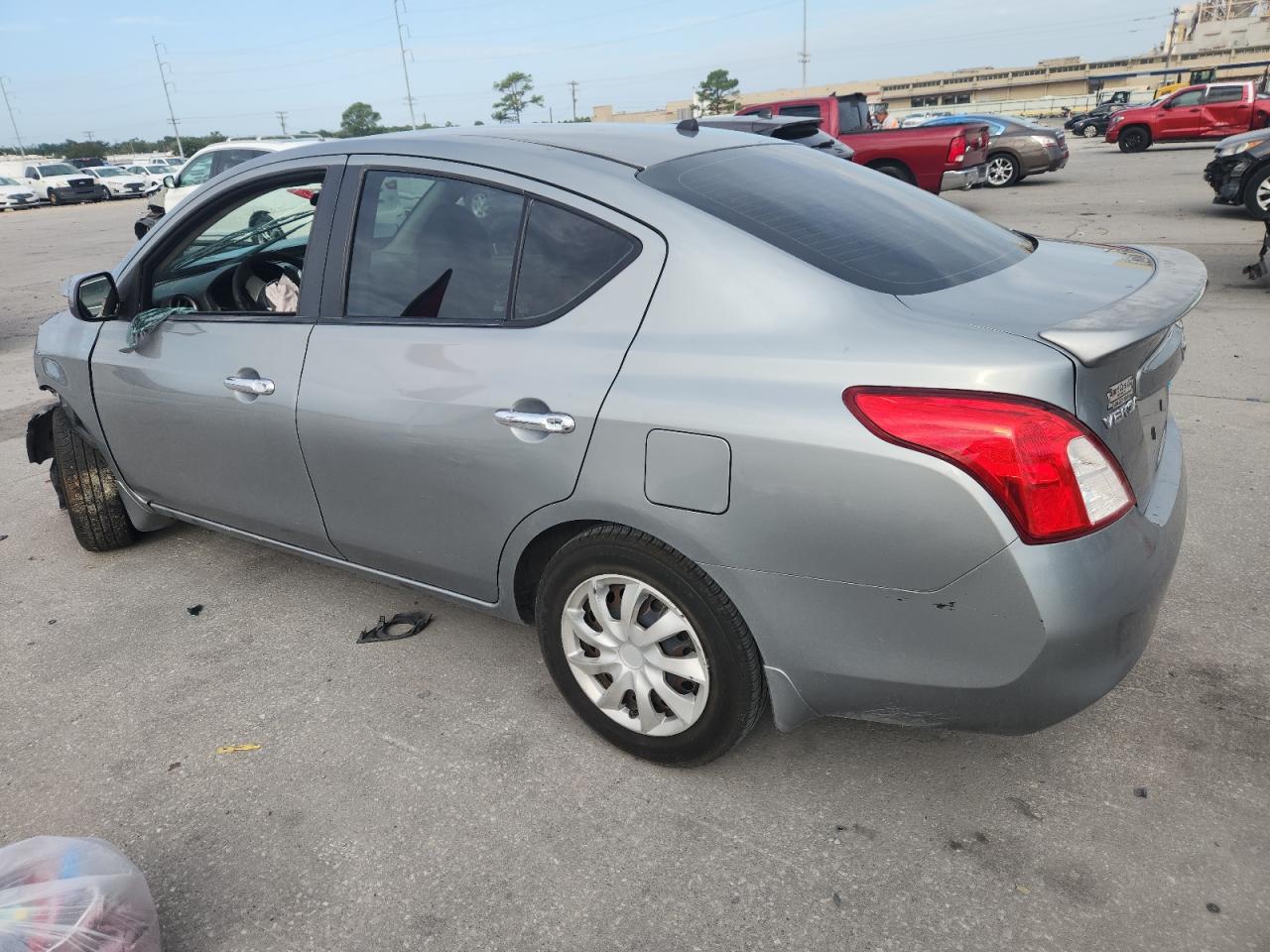 NISSAN VERSA S