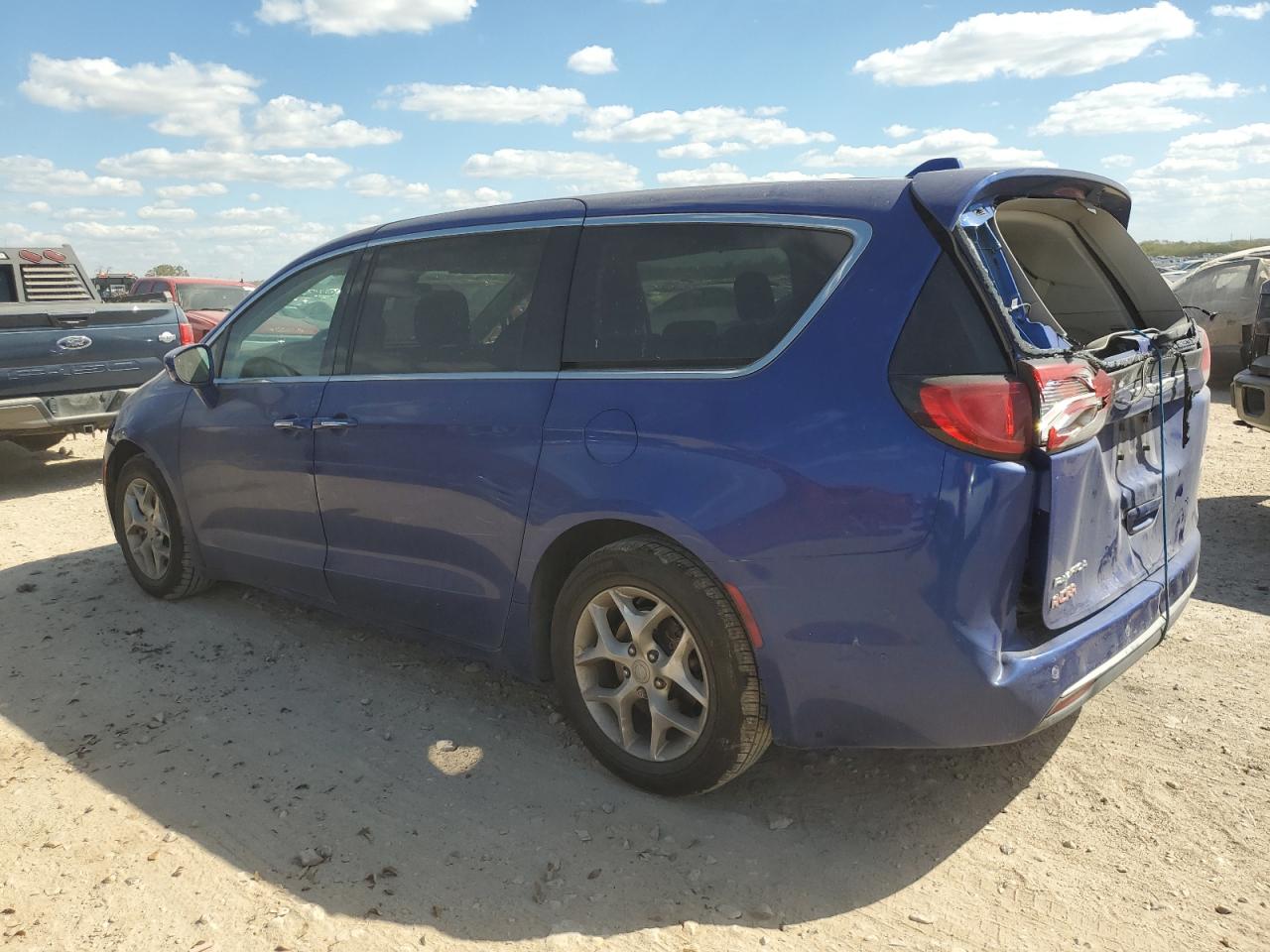 CHRYSLER PACIFICA TOURING PLUS