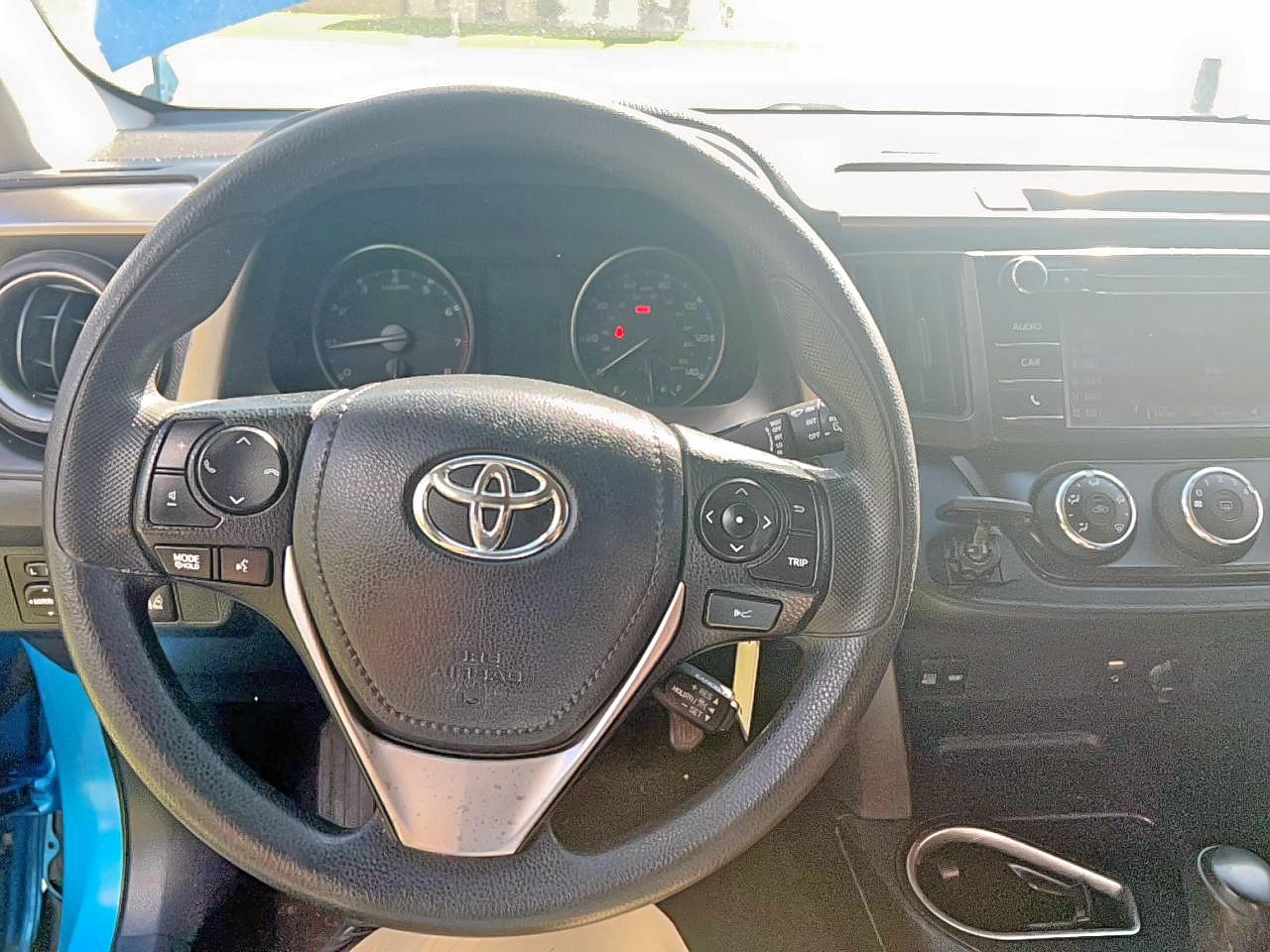 TOYOTA RAV4 LE