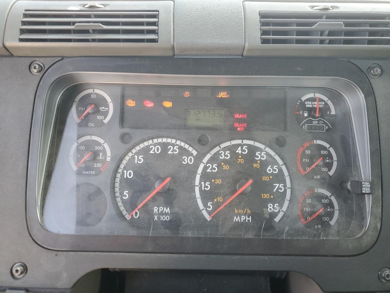 Lot #3303651930 2015 FREIGHTLINER CASCADIA 1