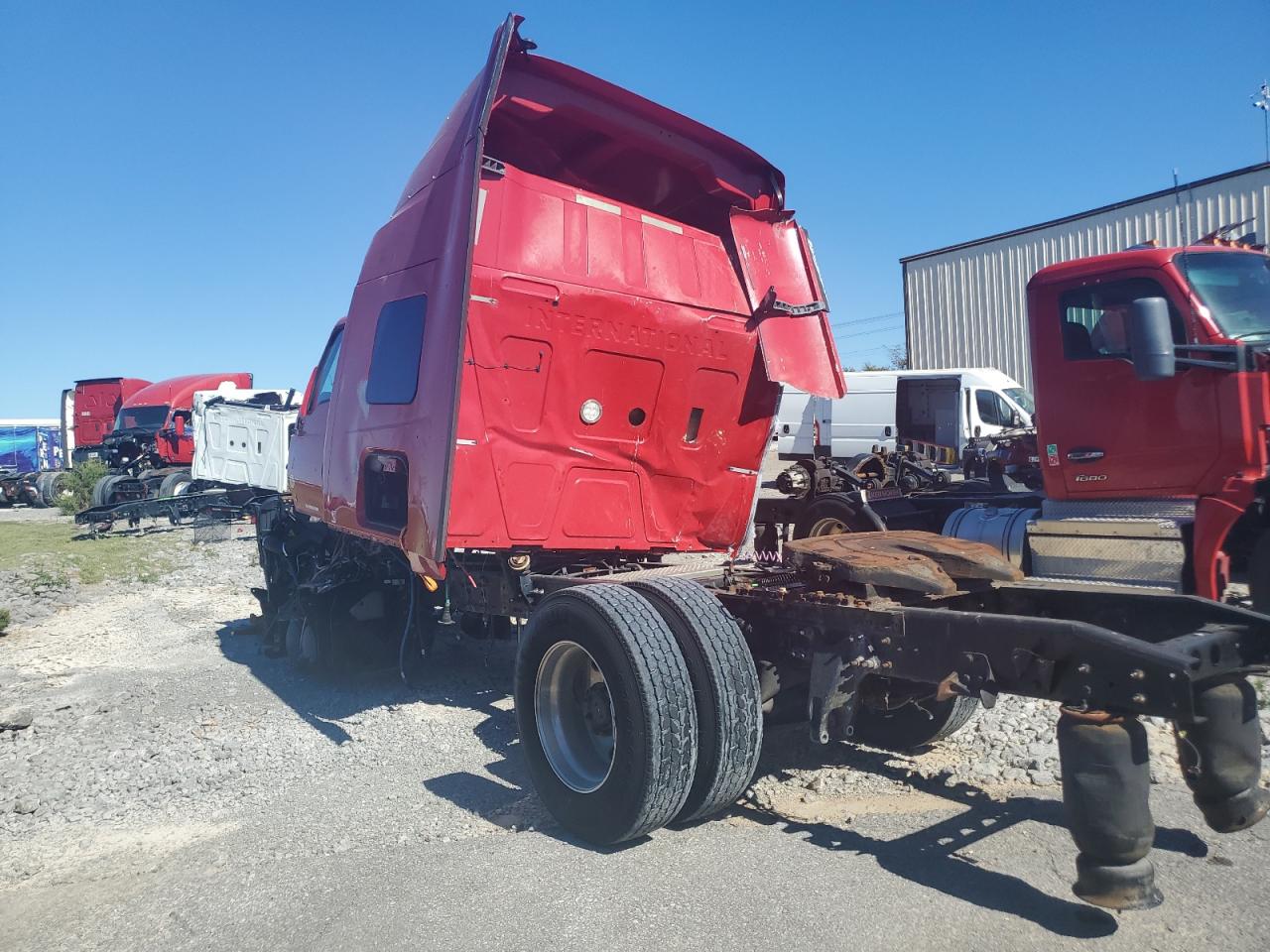 Lot #3268270035 2020 INTERNATIONAL LT625