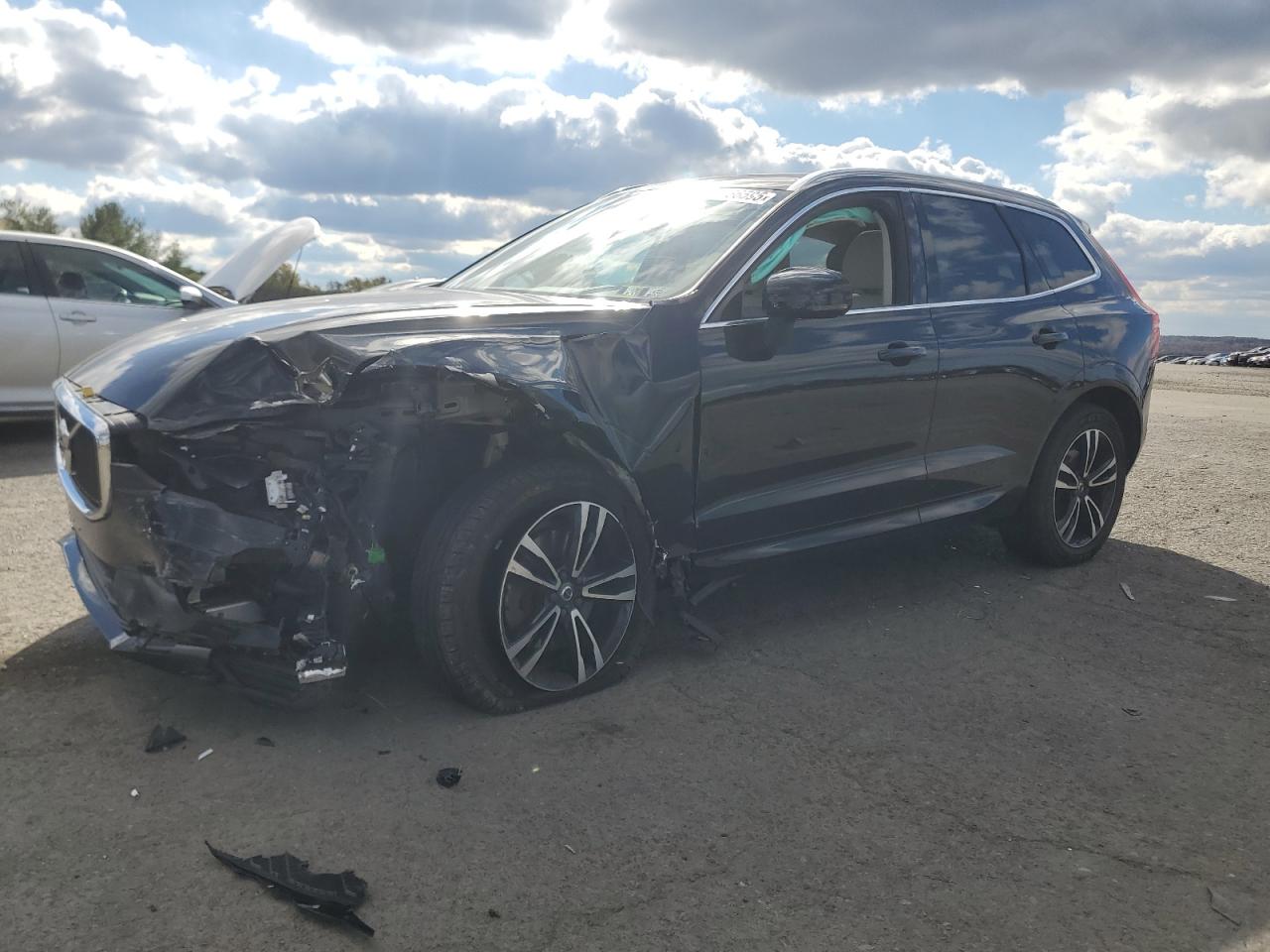 VOLVO XC60 T6 MOMENTUM