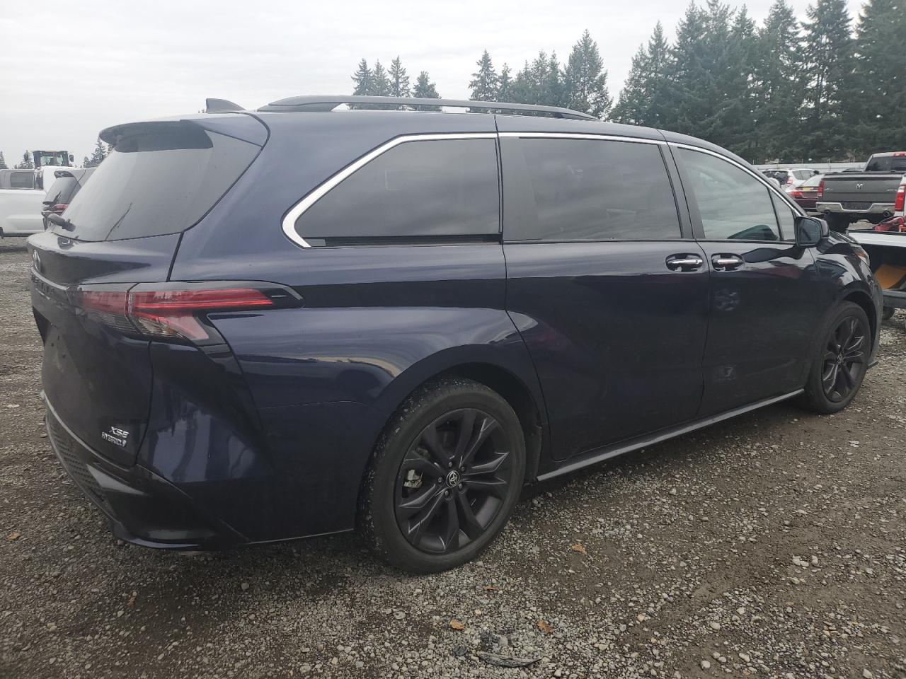 Lot #3318906912 2023 TOYOTA SIENNA XSE