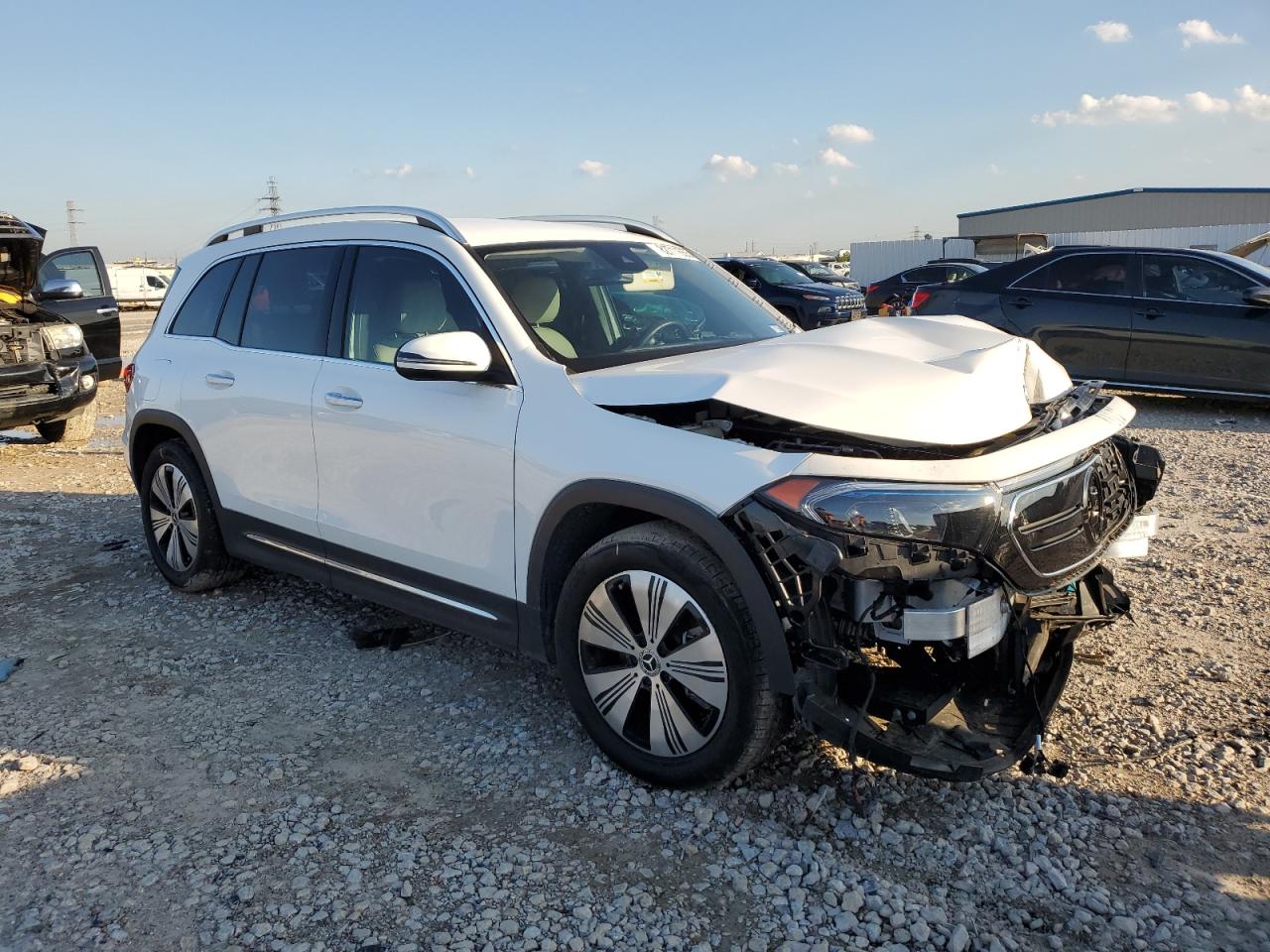 MERCEDES-BENZ EQB 300 4MATIC