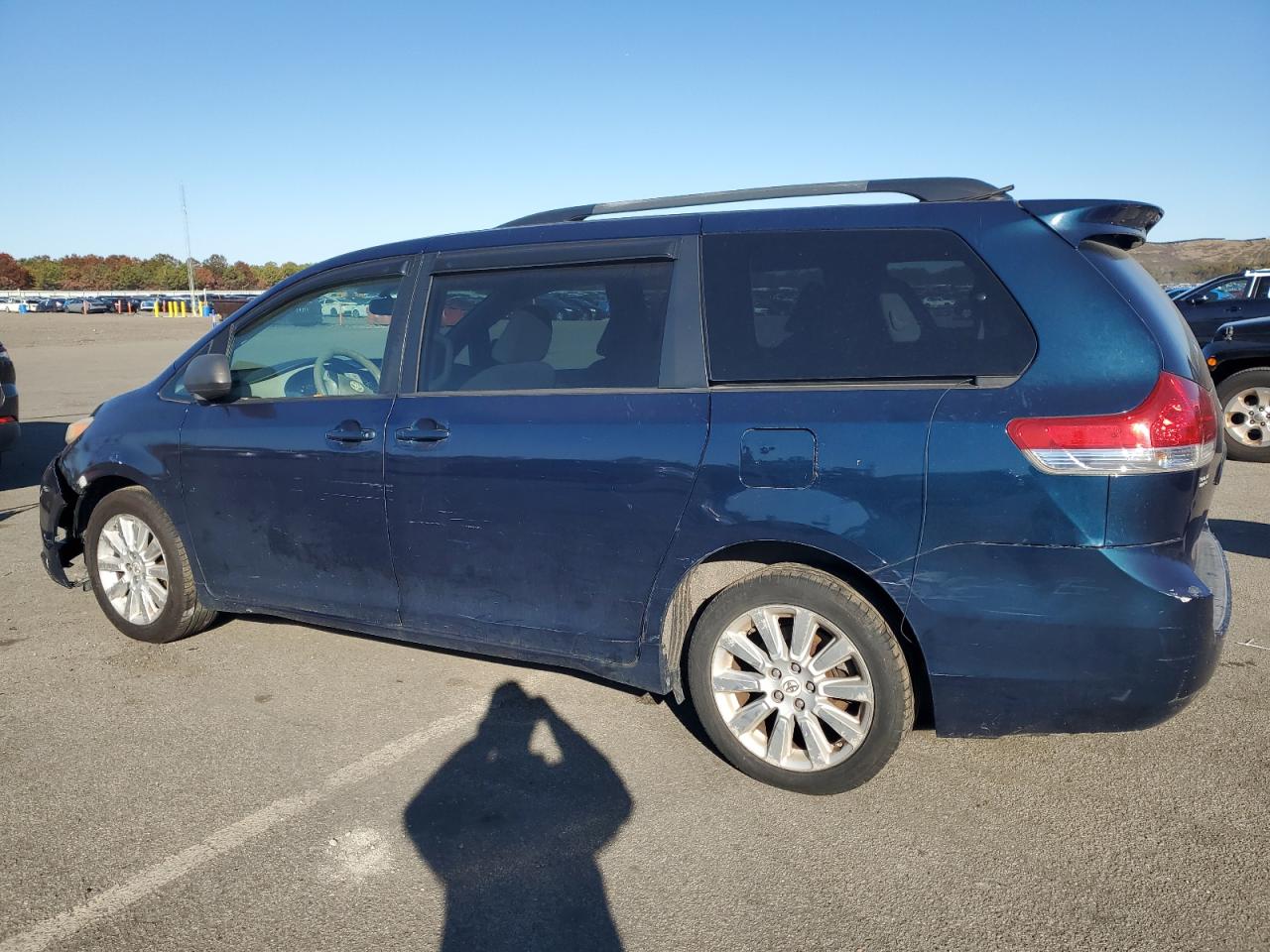 Lot #3285546265 2011 TOYOTA SIENNA LE