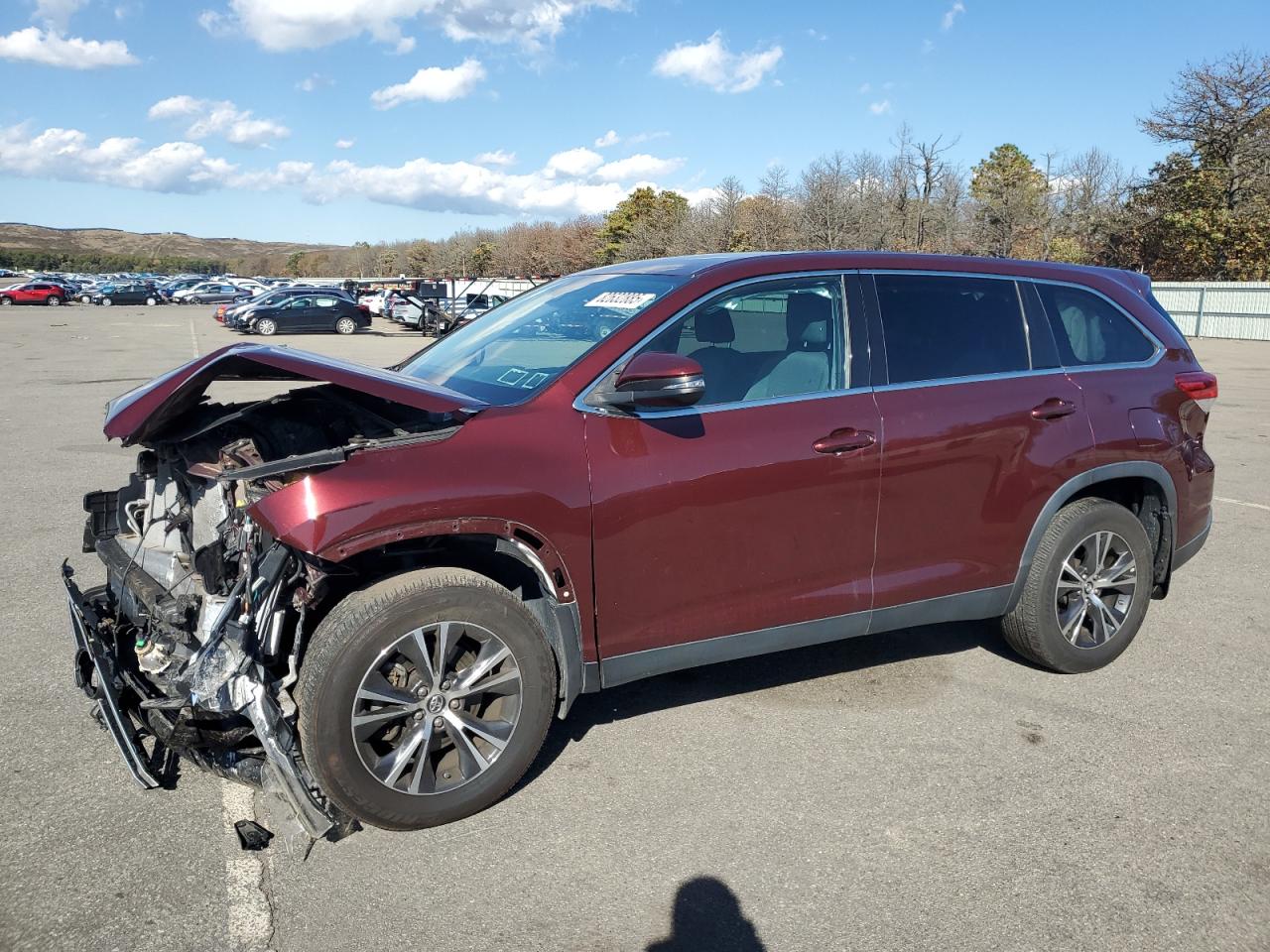 Lot #3302948614 2019 TOYOTA HIGHLANDER LE