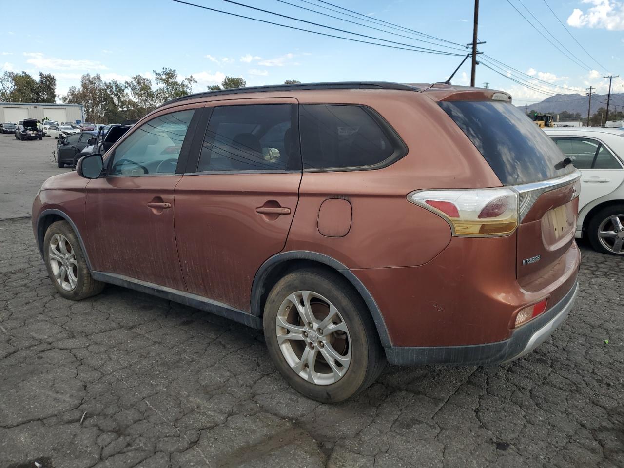 MITSUBISHI OUTLANDER SE