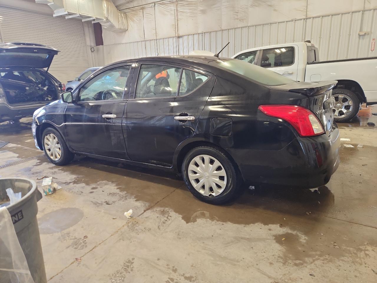 NISSAN VERSA S