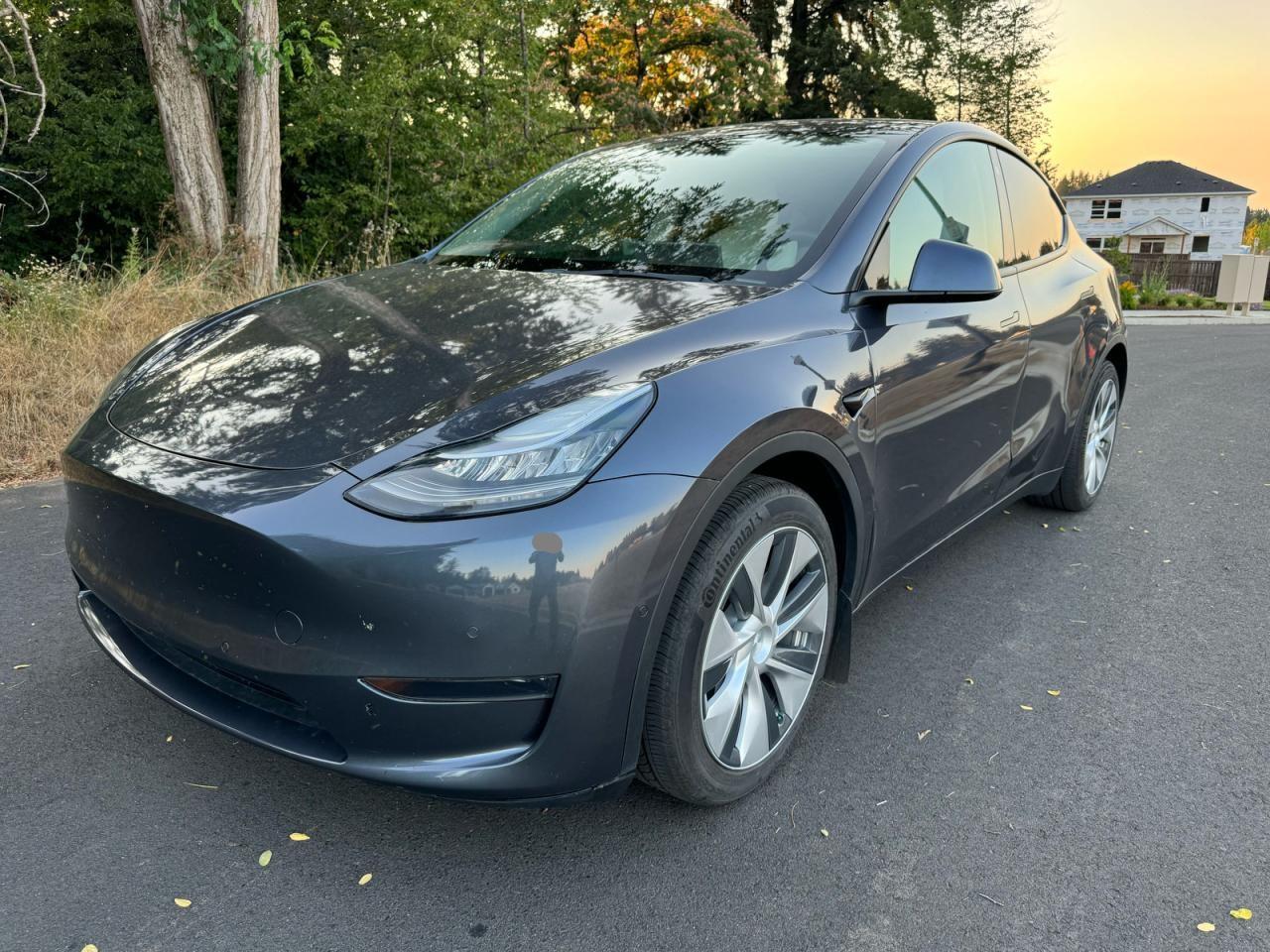 TESLA MODEL Y