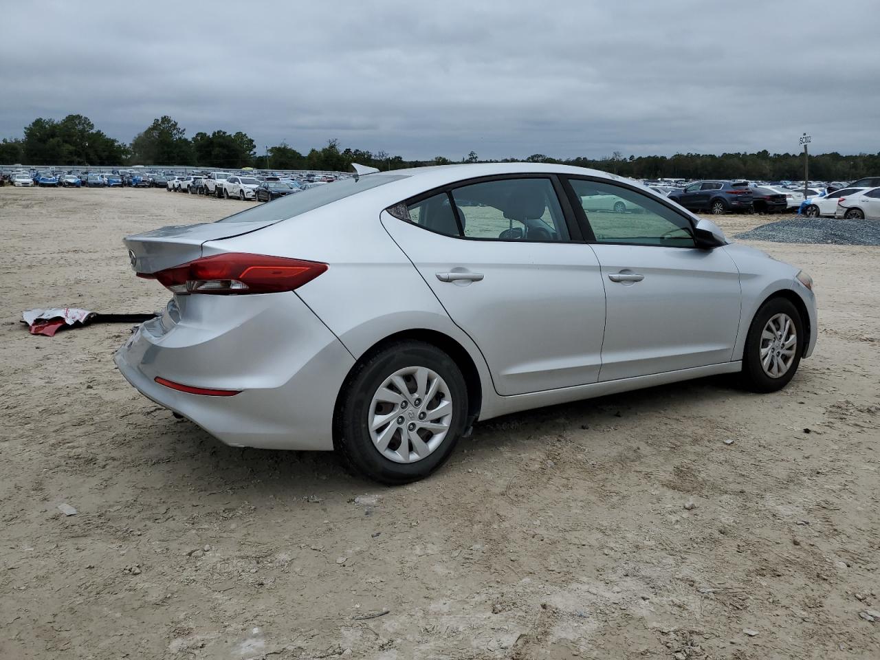 HYUNDAI ELANTRA SE