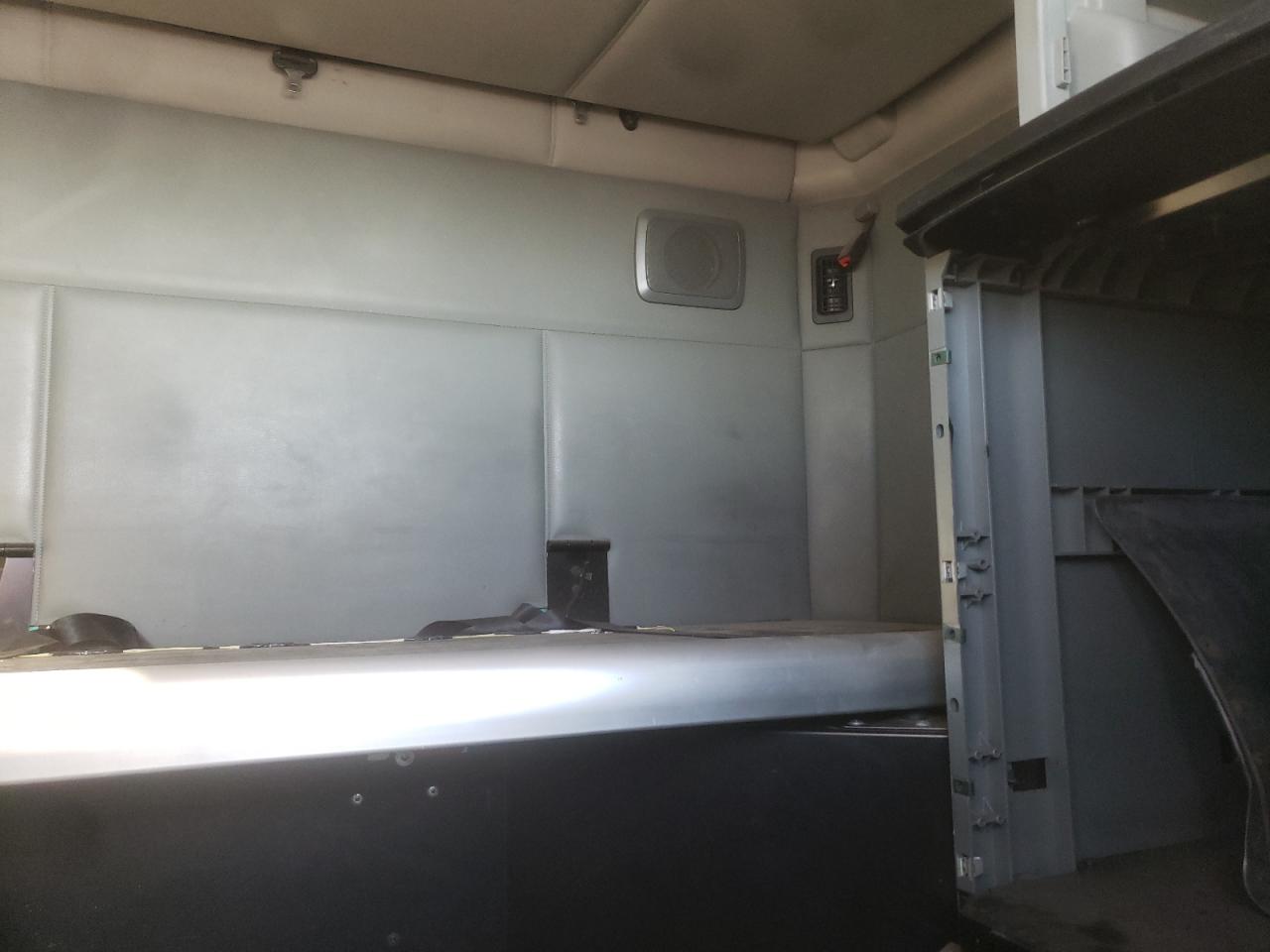 Lot #3285524320 2017 KENWORTH T680