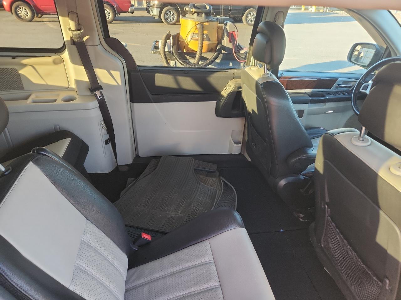 CHRYSLER TOWN & COUNTRY TOURING PLUS