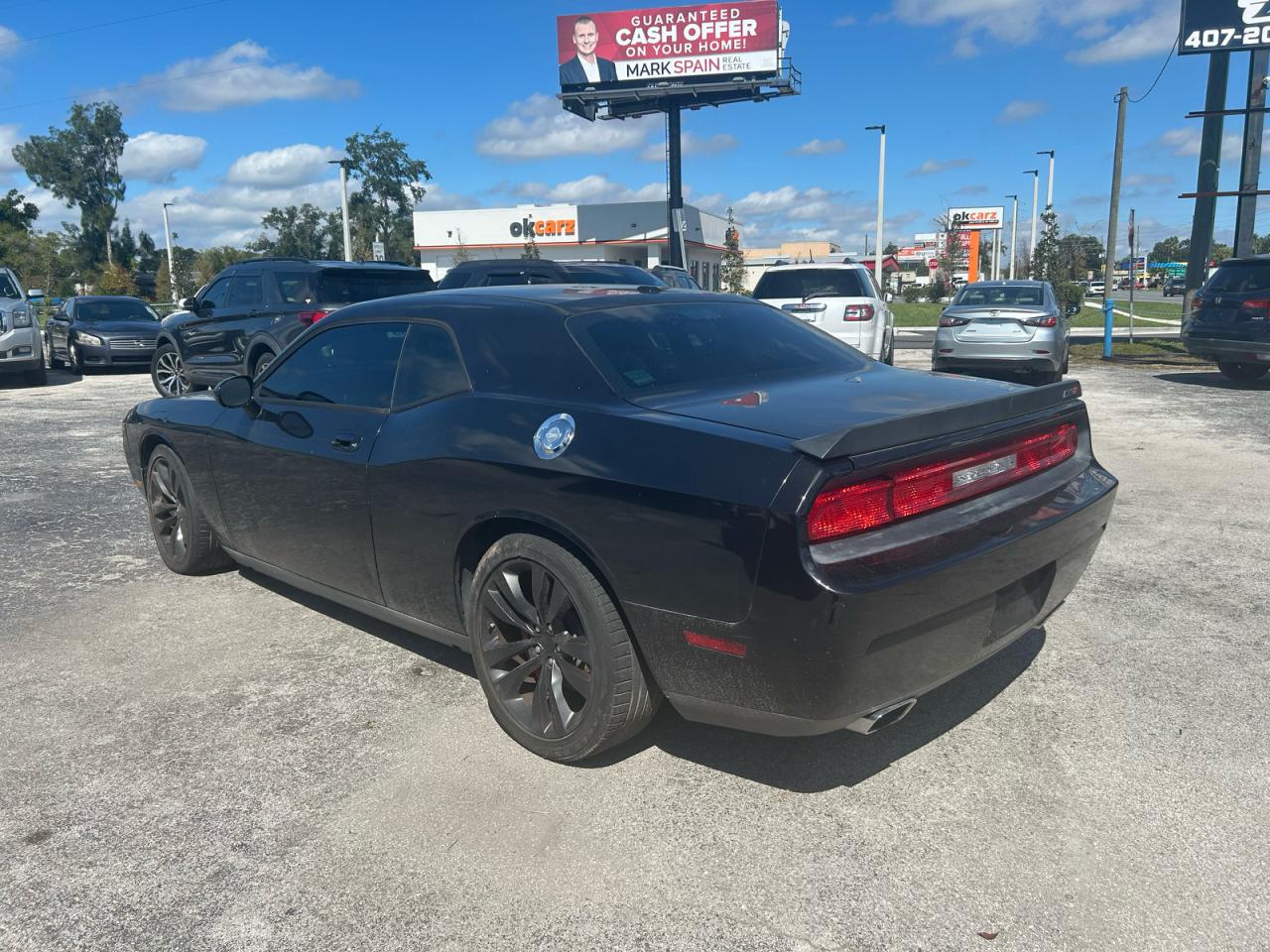 DODGE CHALLENGER SRT-8