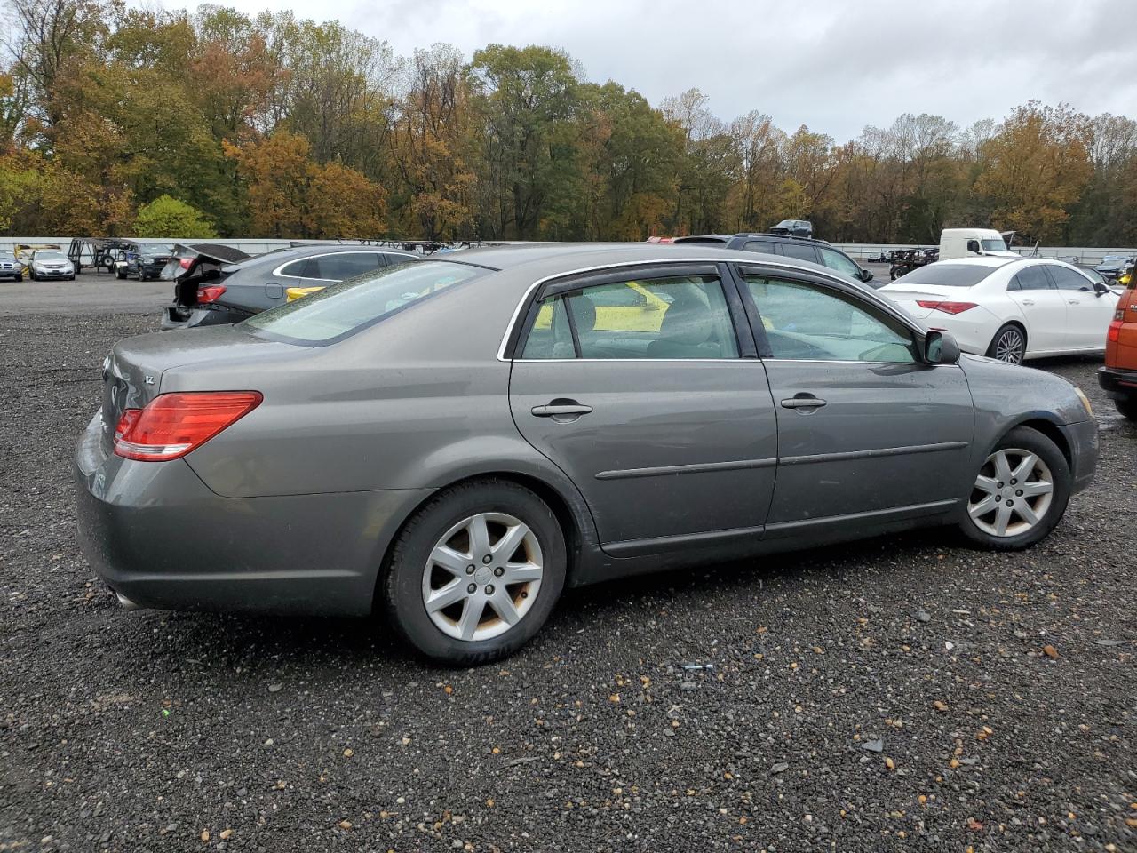 Lot #3291333190 2005 TOYOTA AVALON XL