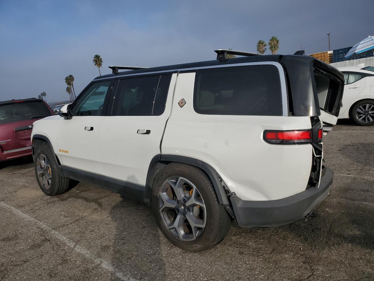 RIVIAN R1S ADVENTURE