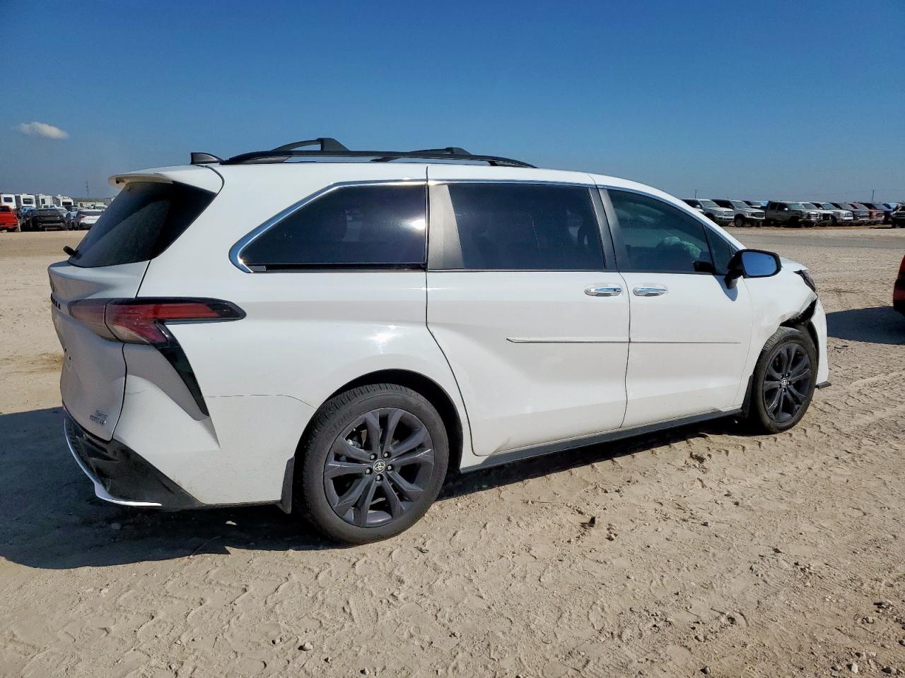 TOYOTA SIENNA XSE