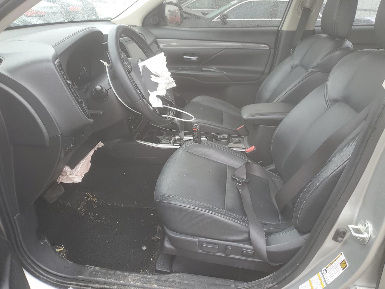 MITSUBISHI OUTLANDER SE