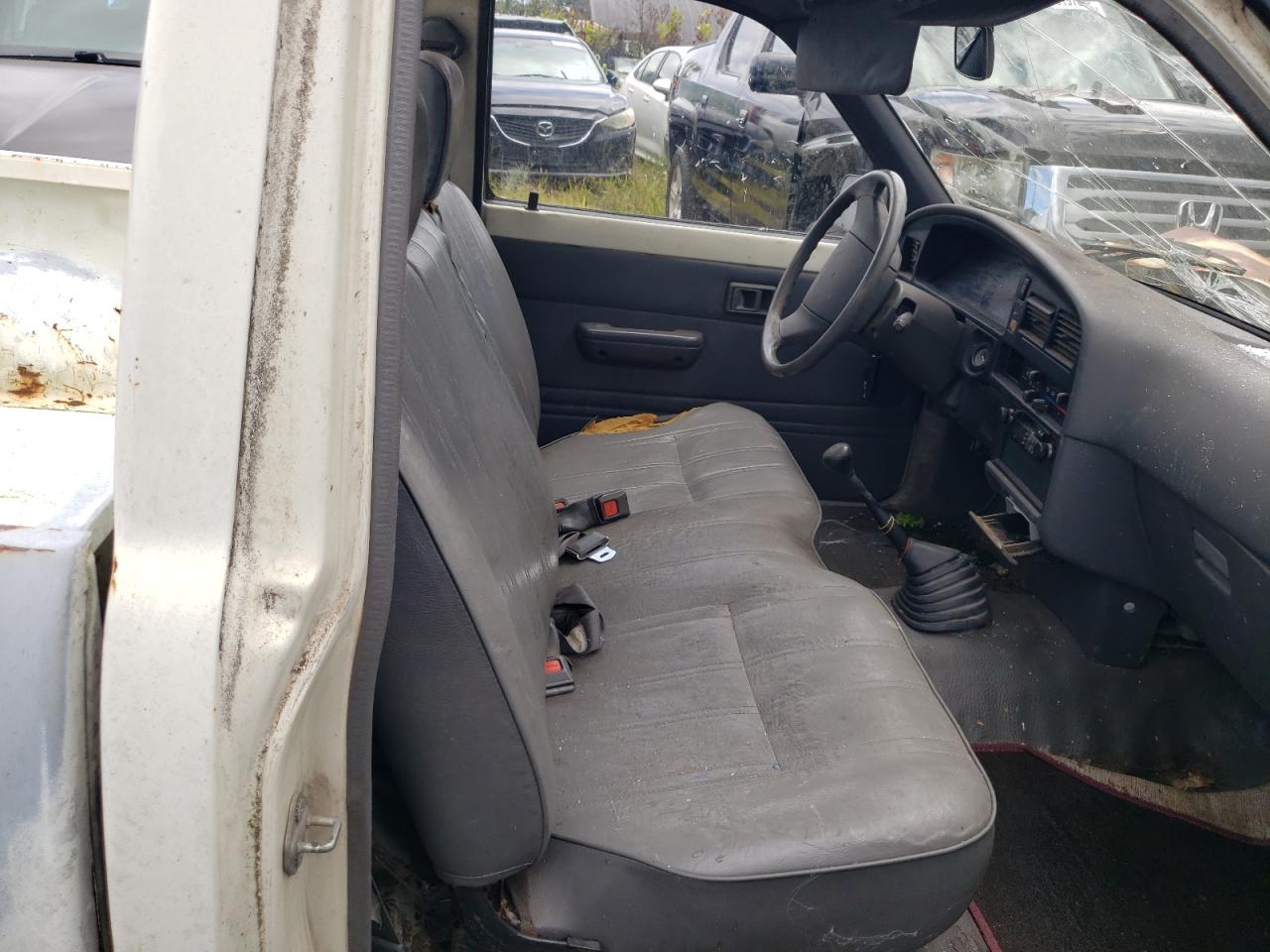 Lot #3270443876 1989 TOYOTA PICKUP 1/2