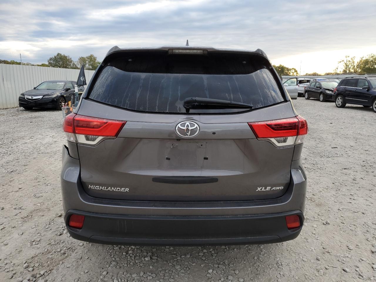 TOYOTA HIGHLANDER SE