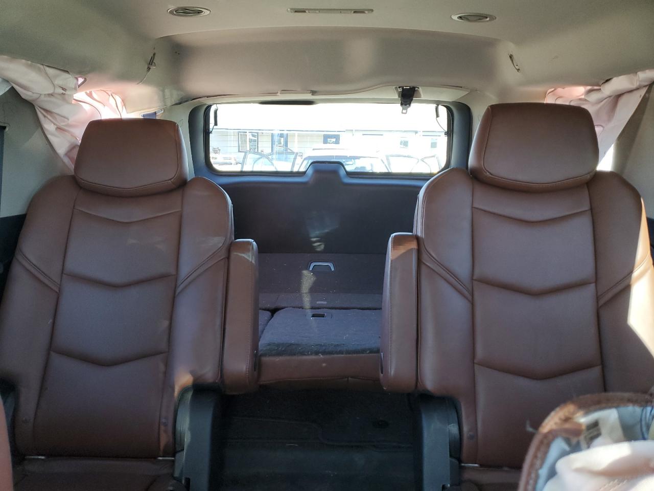 CADILLAC ESCALADE LUXURY