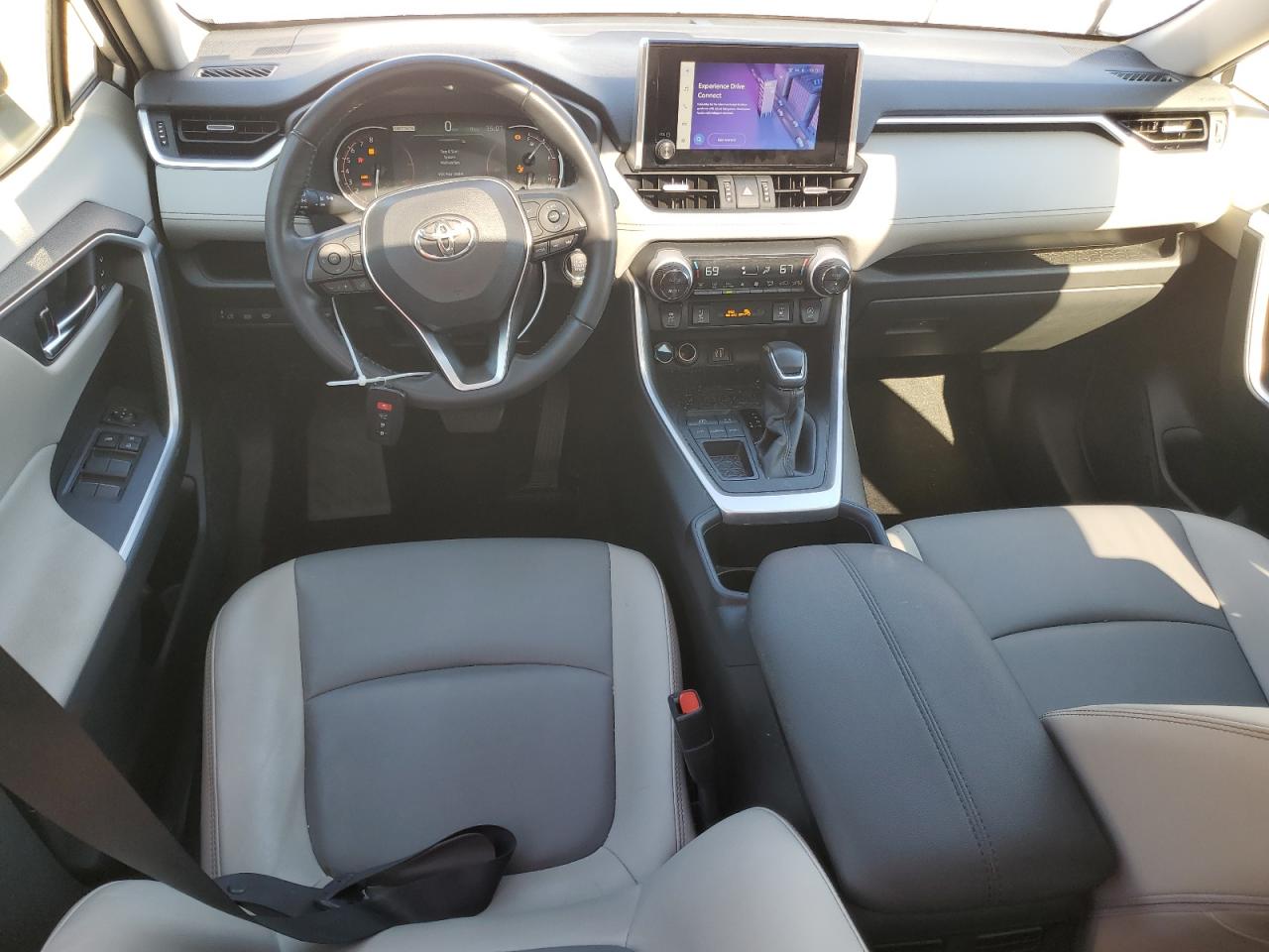 TOYOTA RAV4 XLE PREMIUM