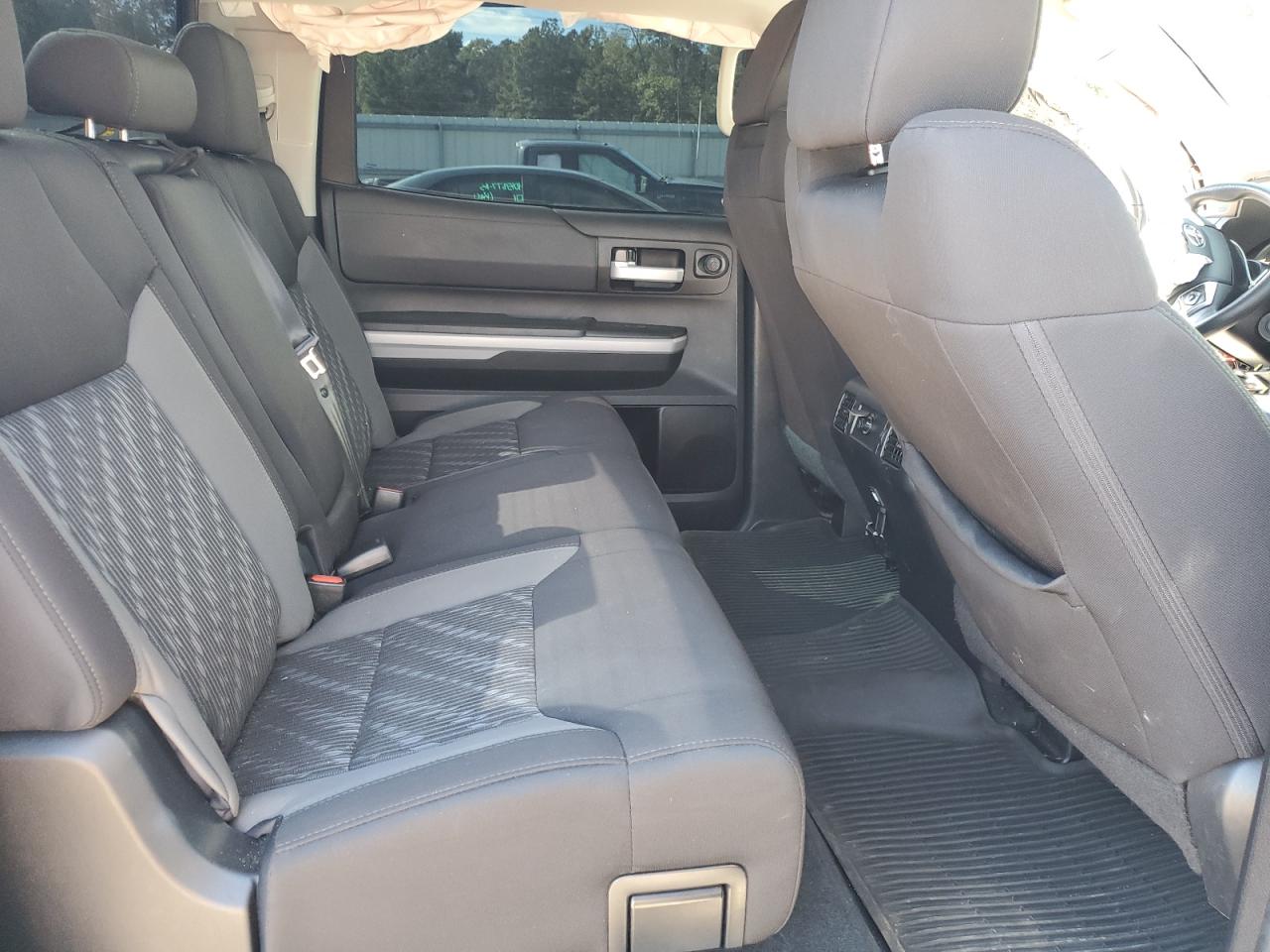 TOYOTA TUNDRA CREWMAX SR5