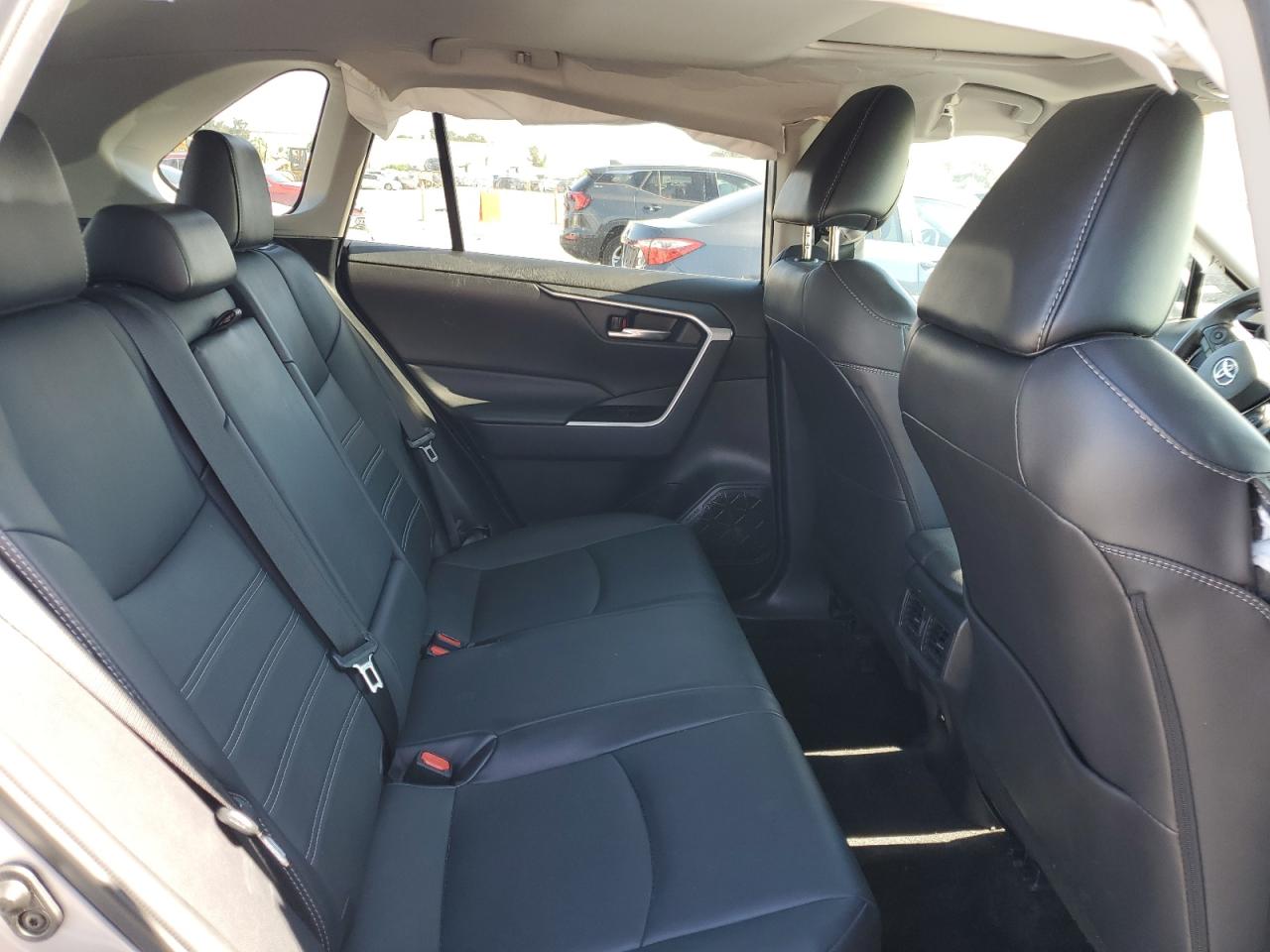 TOYOTA RAV4 XLE PREMIUM