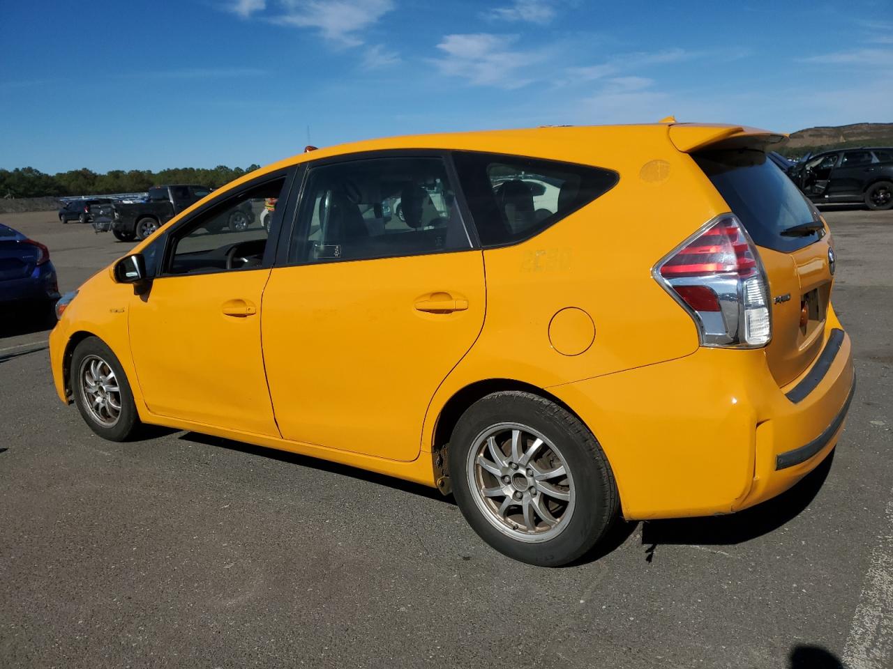 TOYOTA PRIUS V