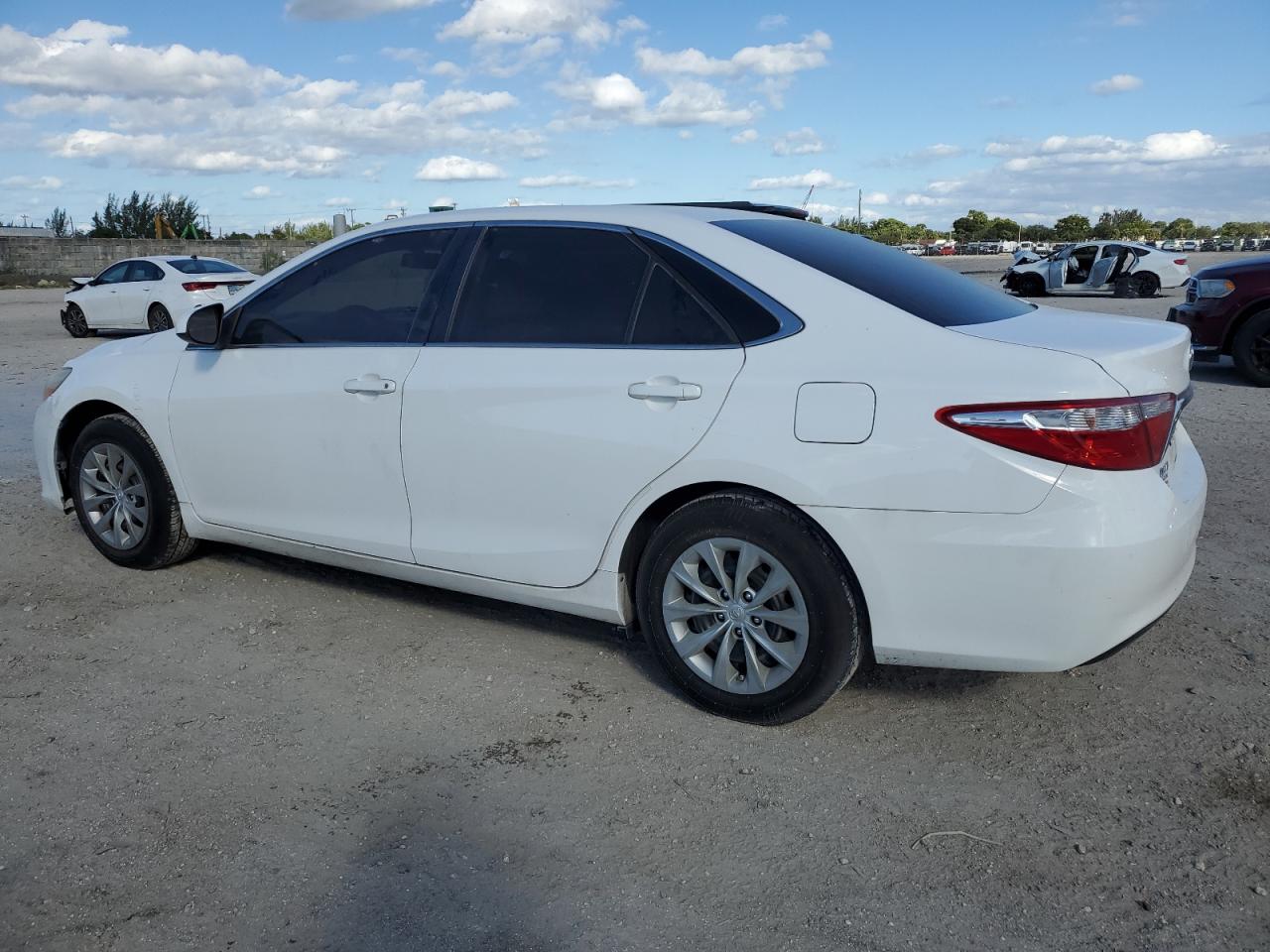TOYOTA CAMRY LE