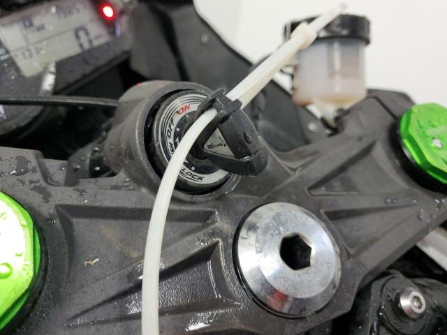 2015 KAWASAKI ZX636 E JKBZXJE16FA015413