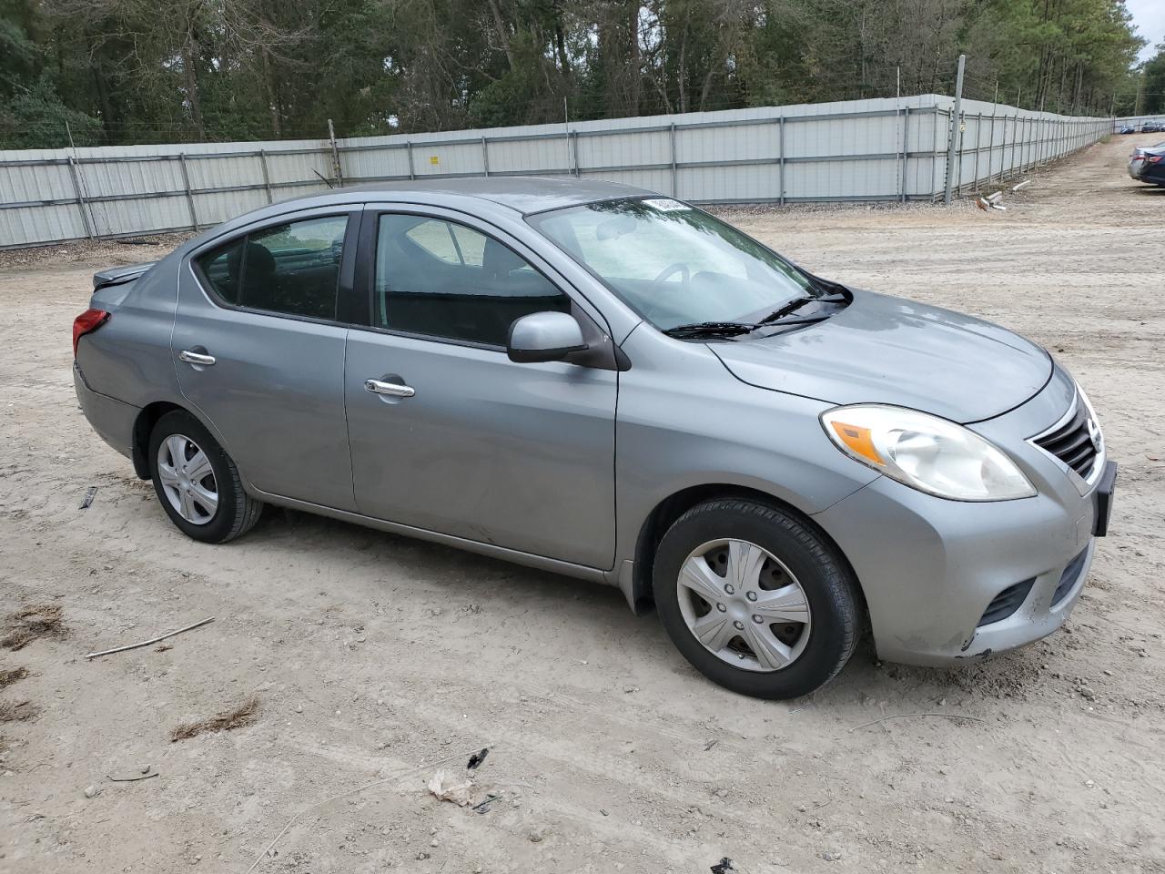 NISSAN VERSA S