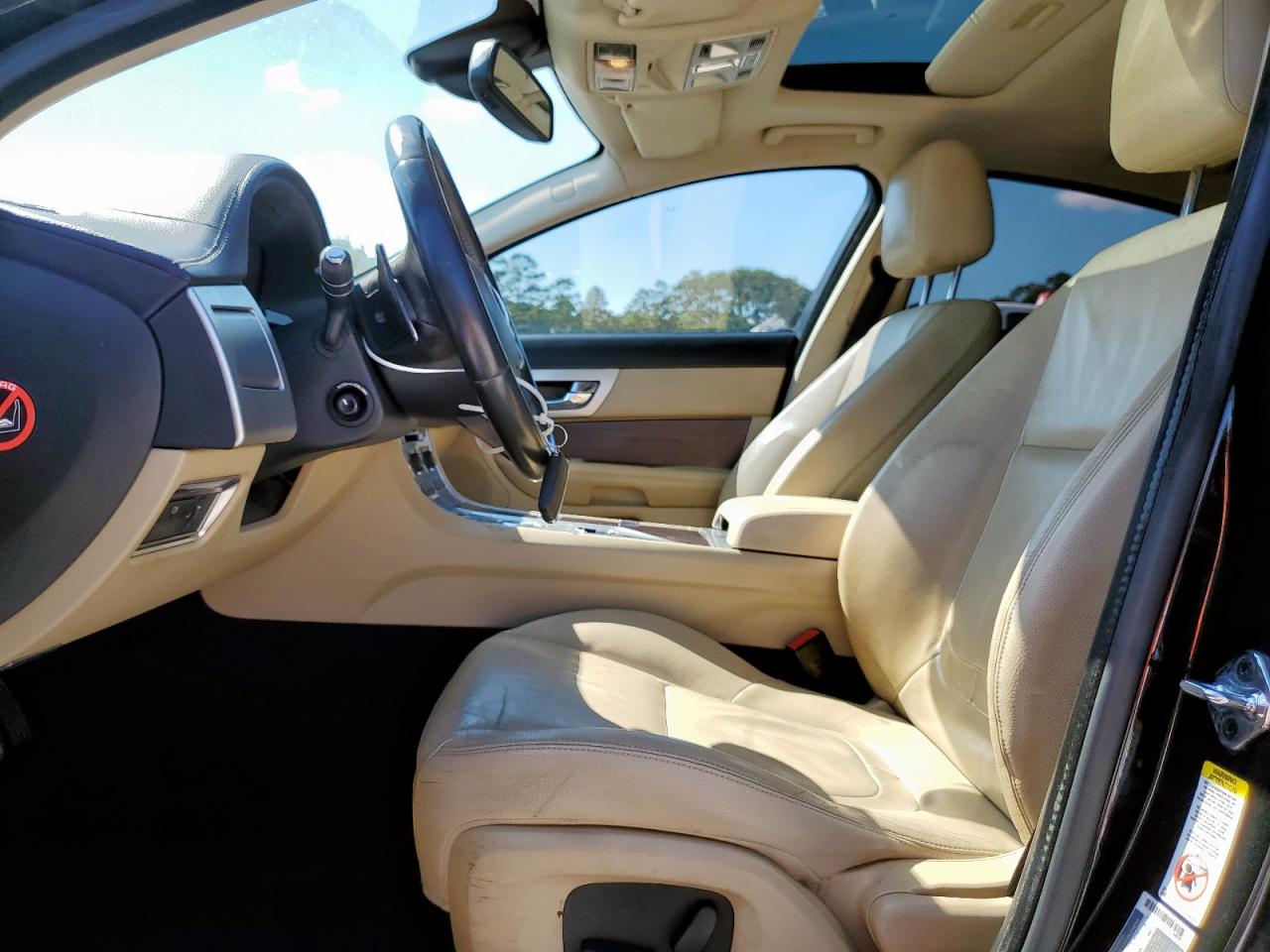 JAGUAR XF 2.0T PREMIUM