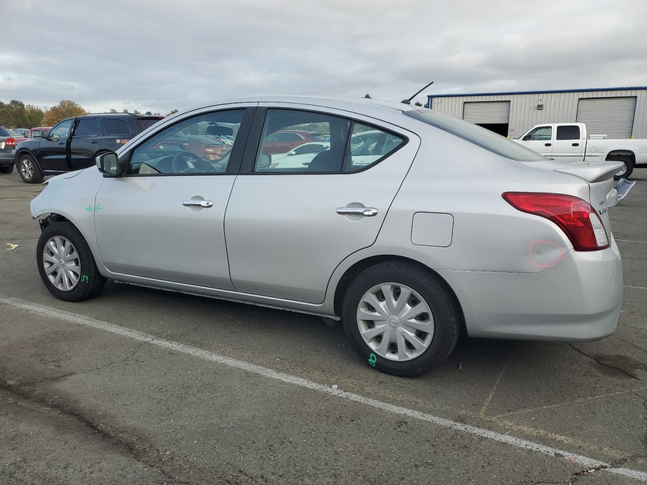 Lot #3309486639 2017 NISSAN VERSA S