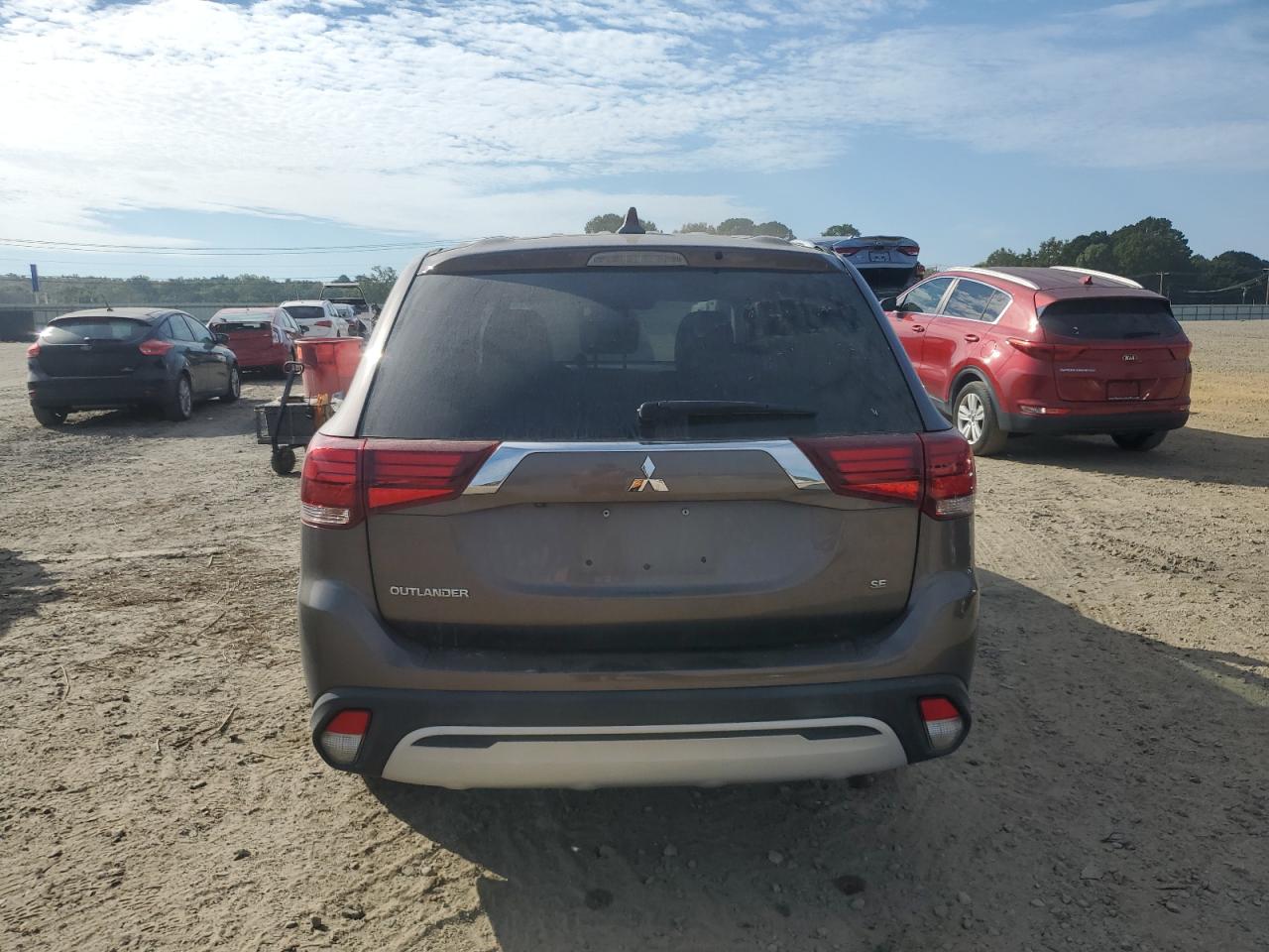 MITSUBISHI OUTLANDER SE