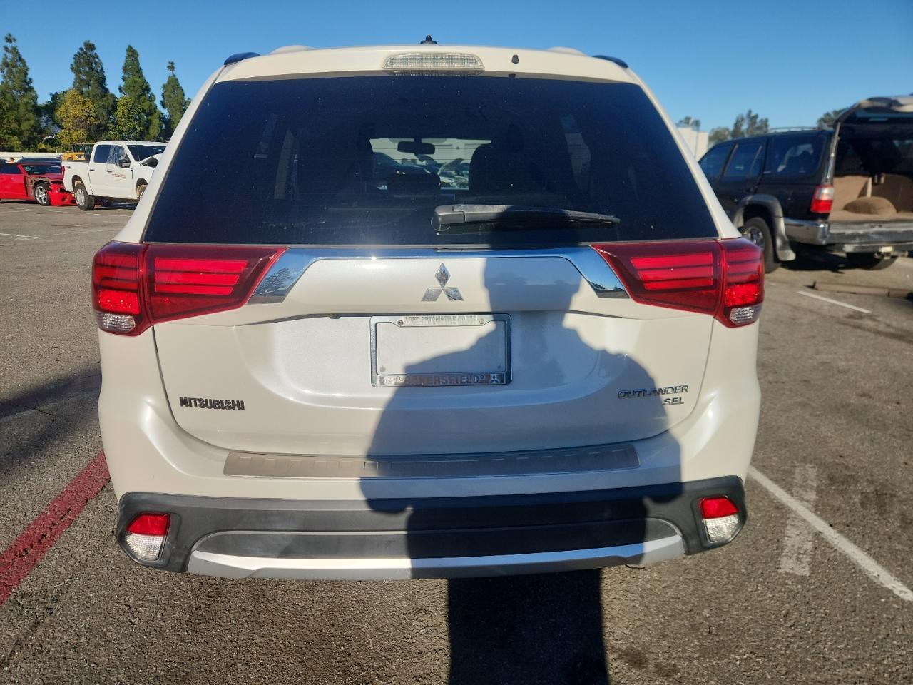 MITSUBISHI OUTLANDER SE