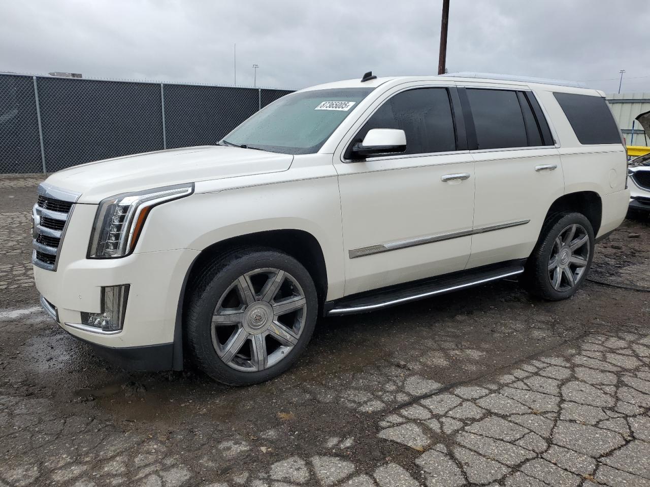 CADILLAC ESCALADE LUXURY