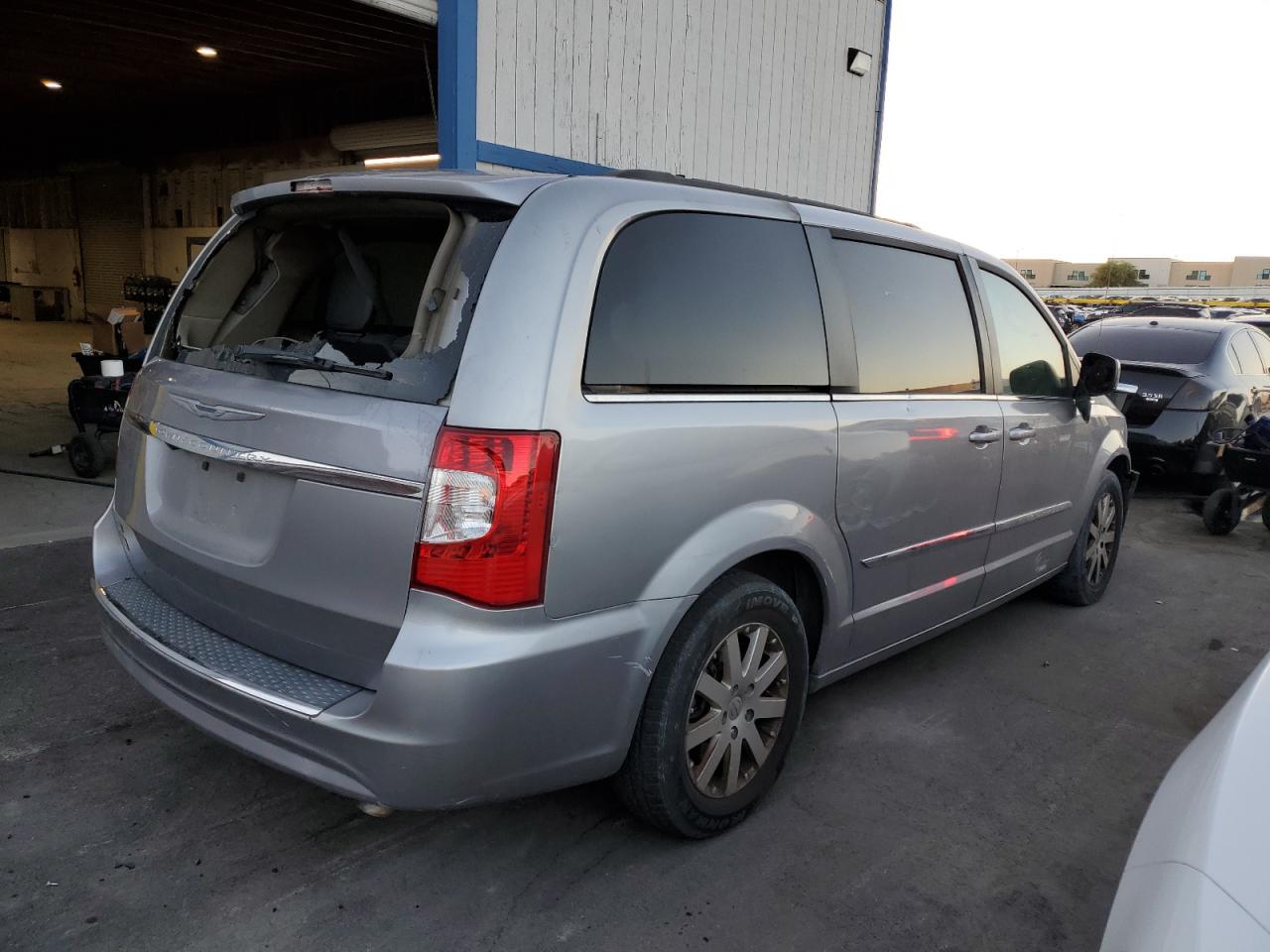 CHRYSLER TOWN & COUNTRY TOURING