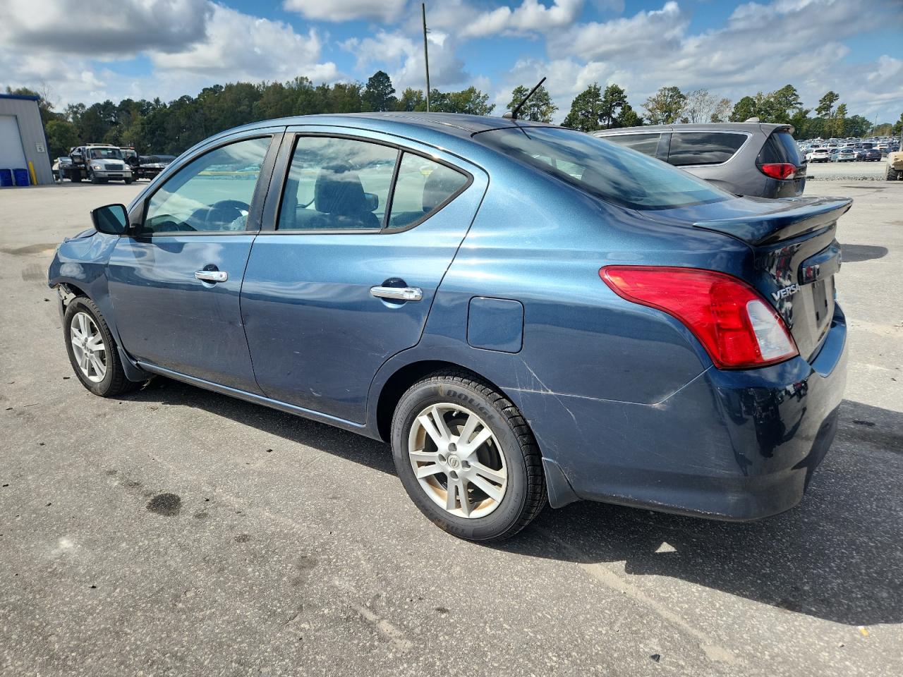 NISSAN VERSA S