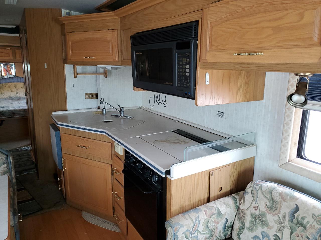 Lot #3264648917 1999 FLEETWOOD PACE ARROW